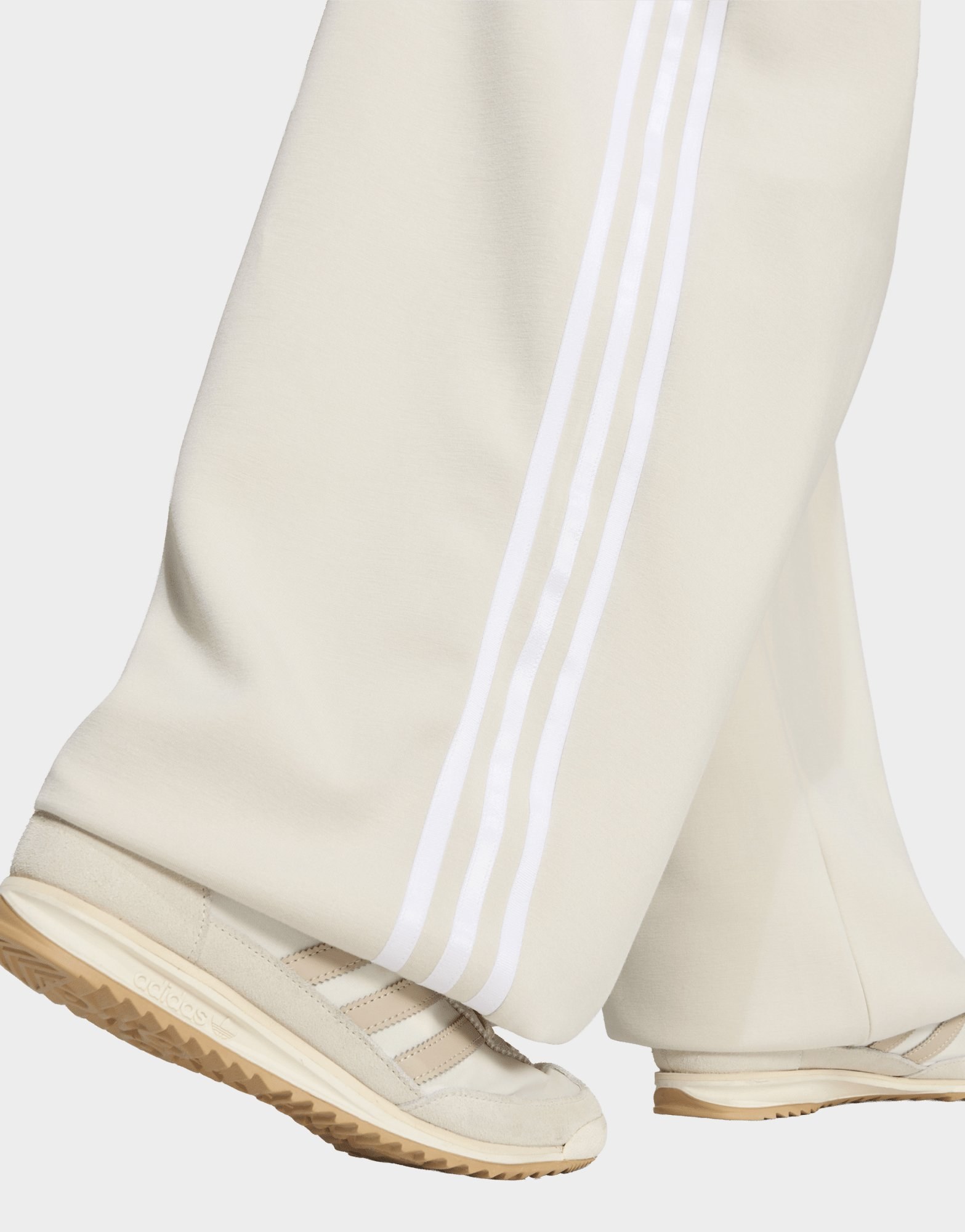 adidas Originals Adiluna Season 2 X Jennie Trainingshose, Plisseefalten