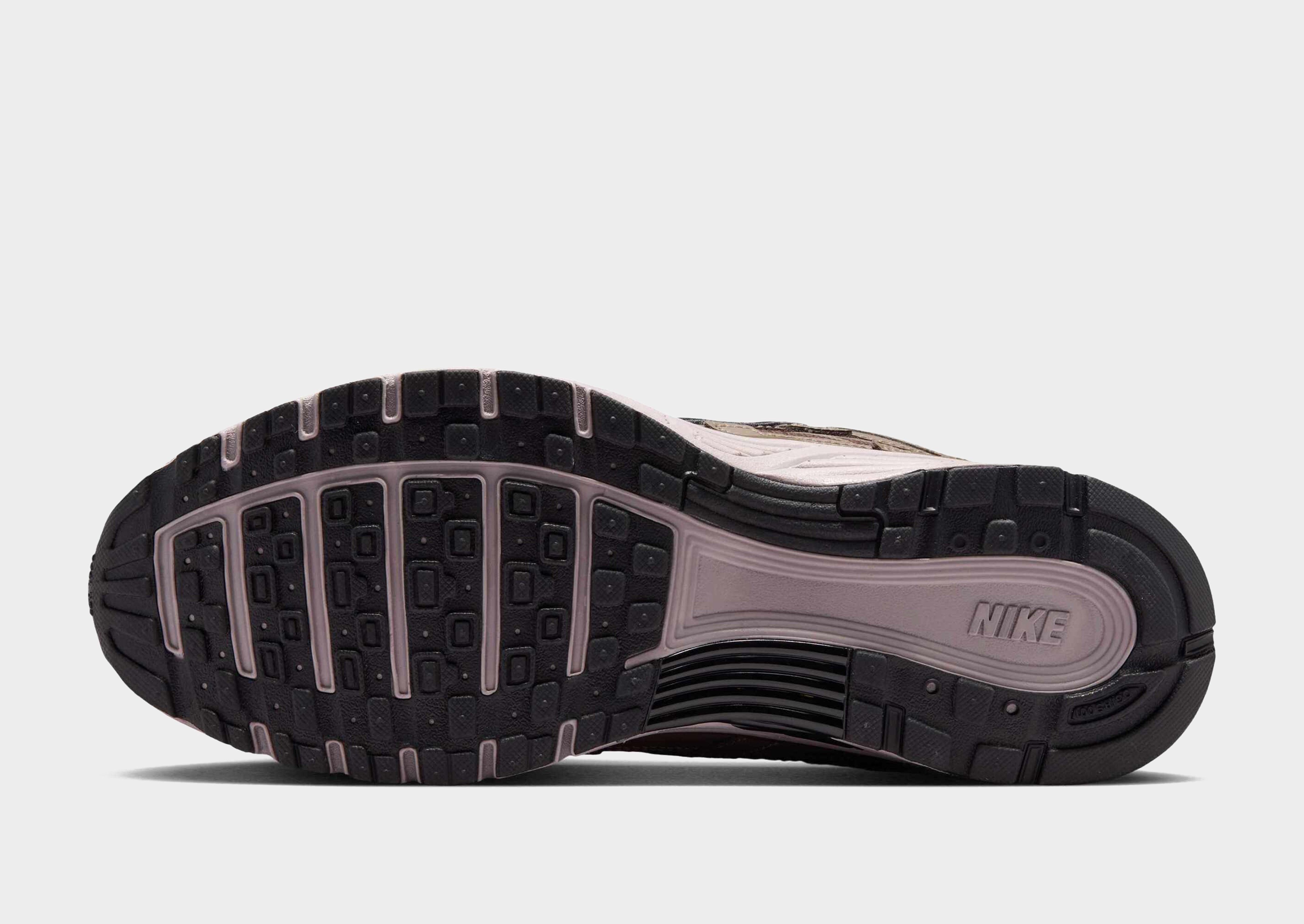 Nike Schuh (Herren) P-6000