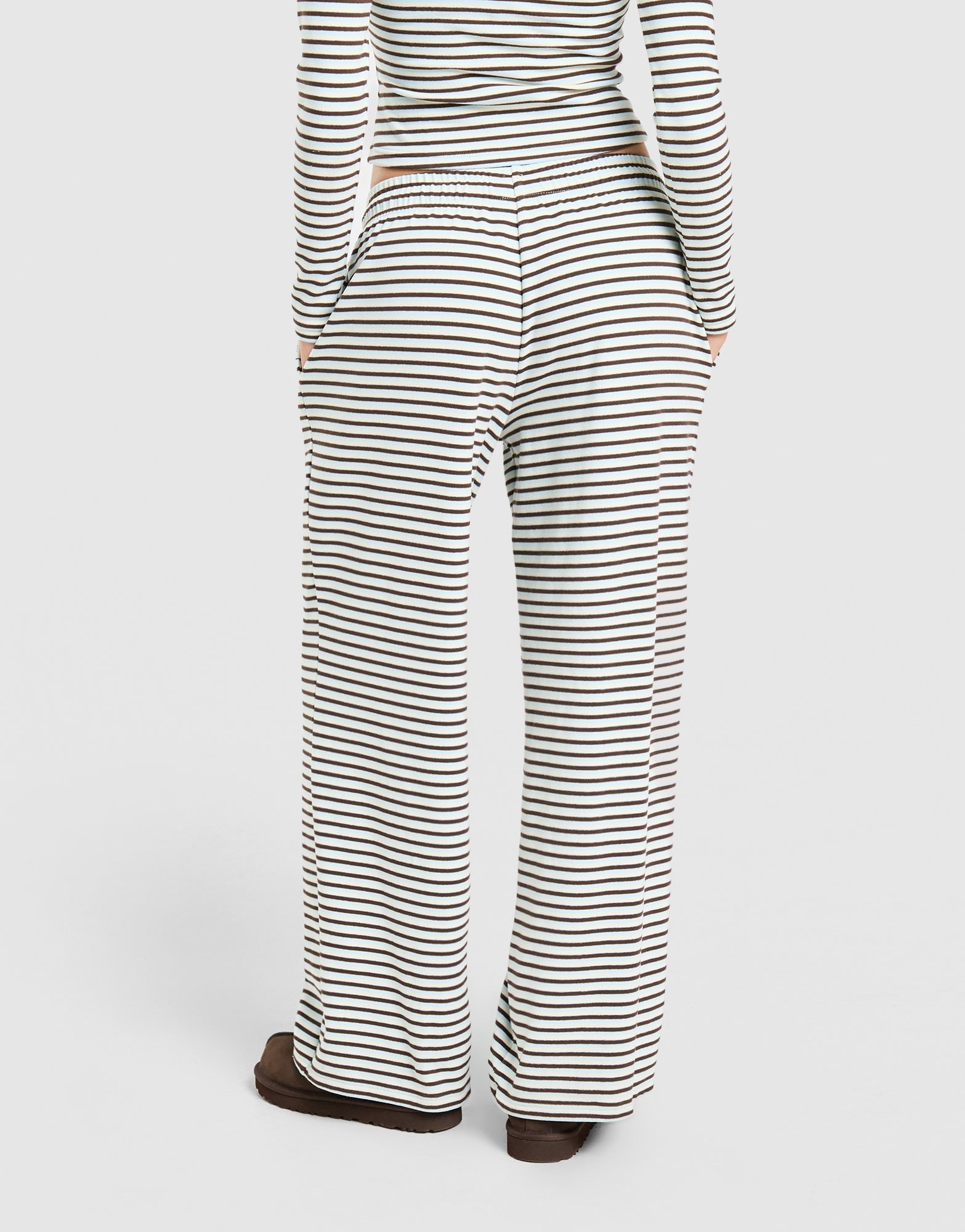 Unlike Humans Lena Hose