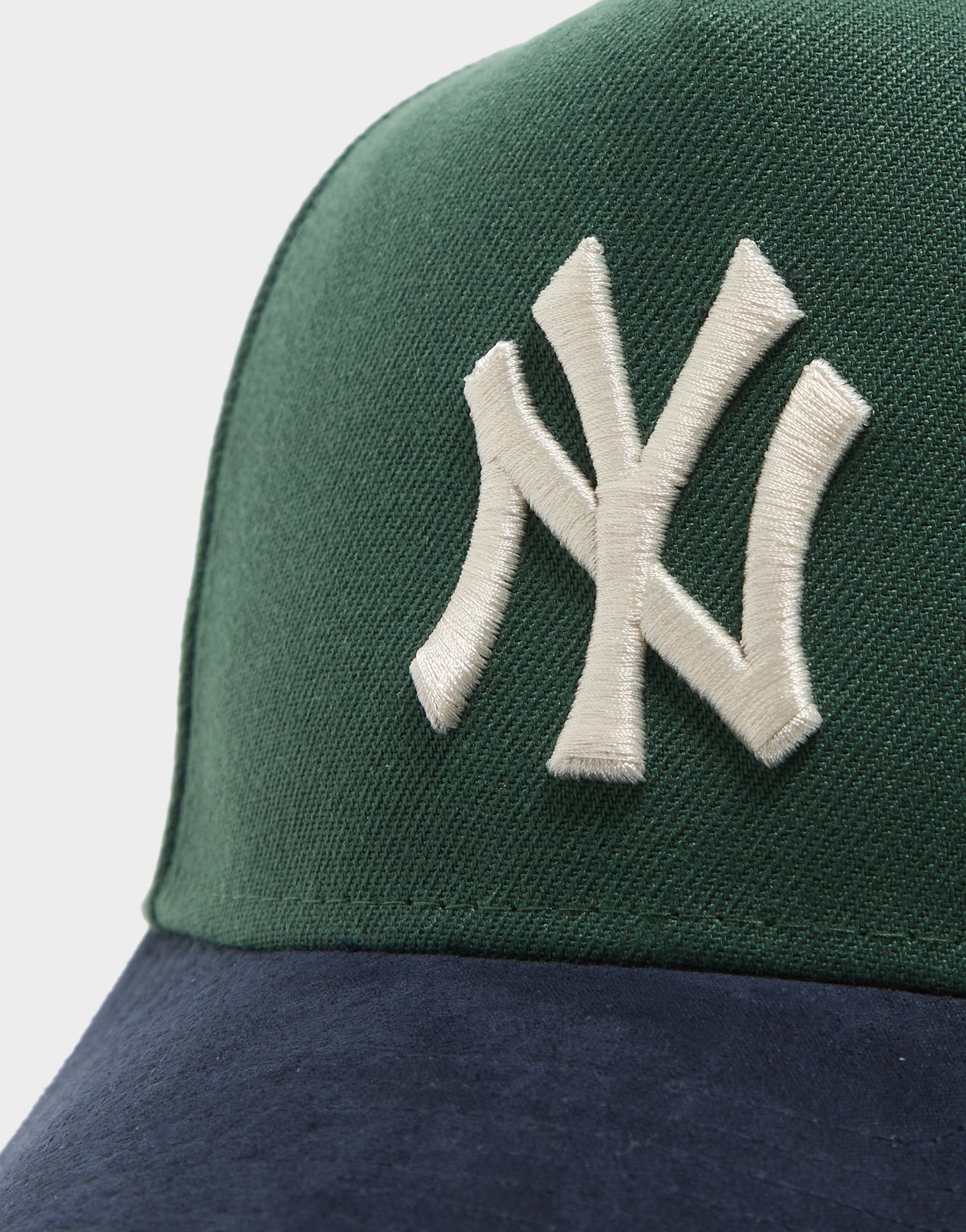 New Era MLB New York Yankees Faux Suede 9FORTY E-Frame Cap