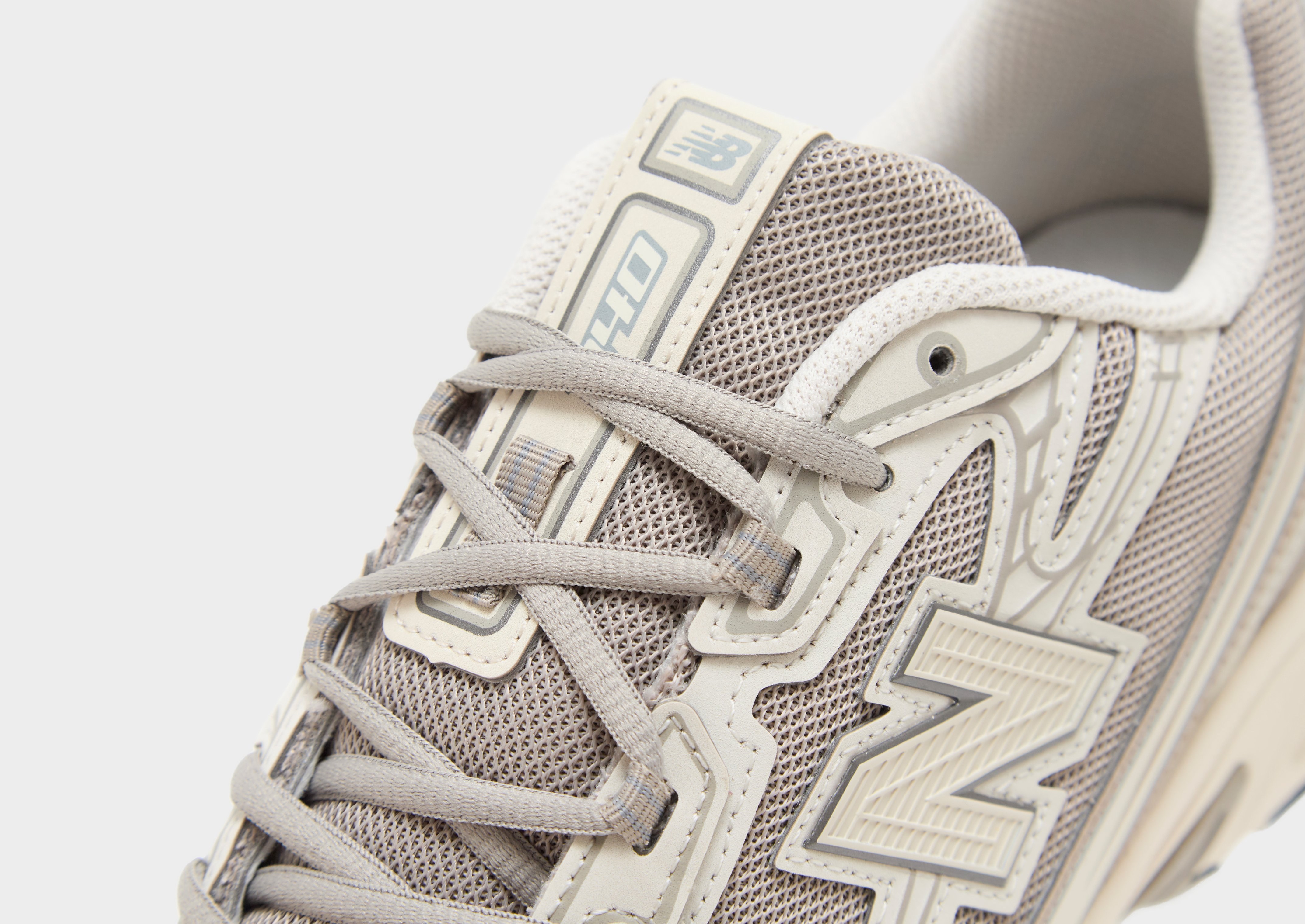 New Balance 740